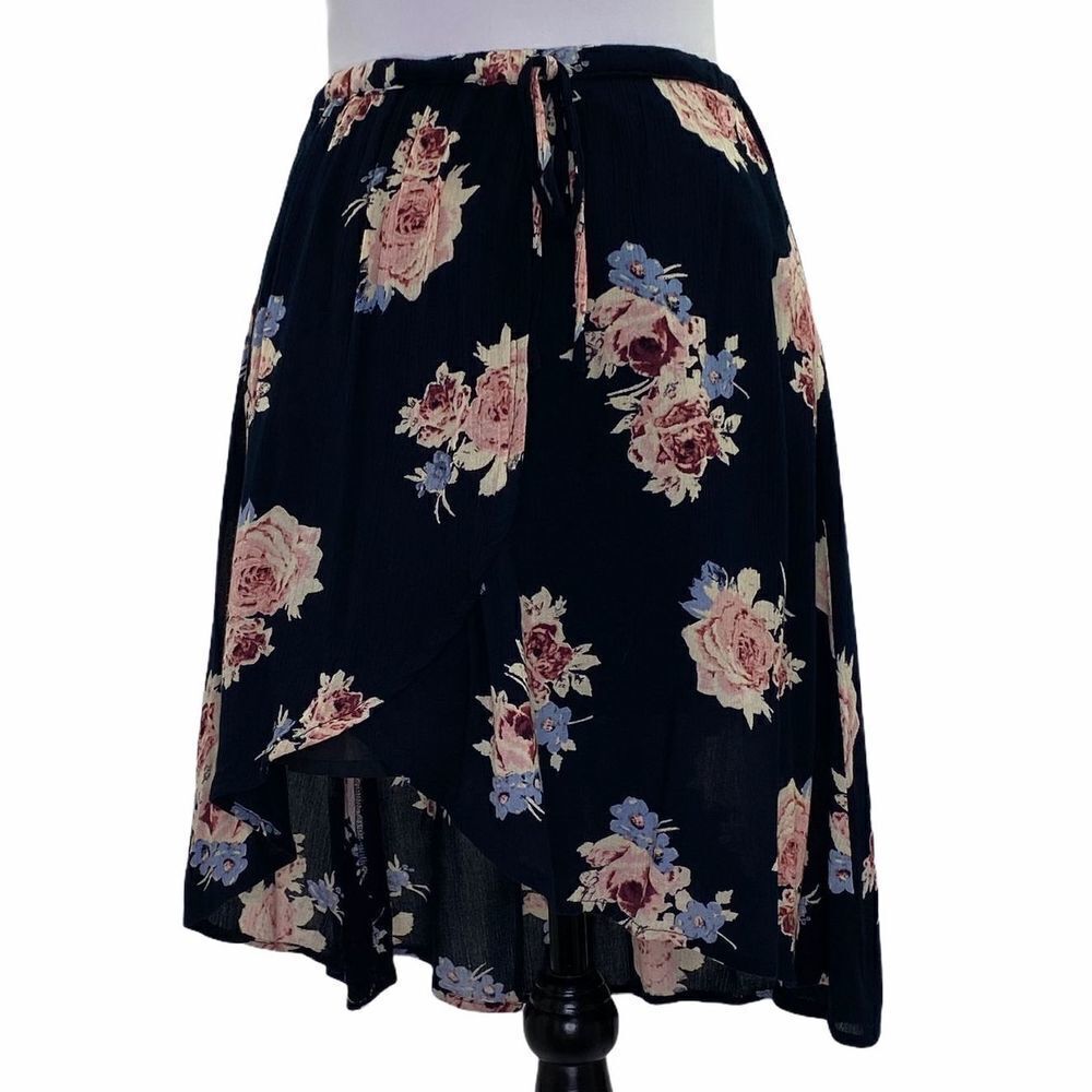 BAND of Gypsies Floral Faux Wrap Hibiscus Skirt M - Picture 3 of 6